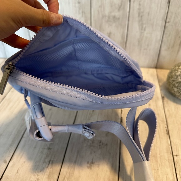 NWT LULULEMON EVERYWHERE BELT BAG BLUE PASTEL - Picture 3 of 5